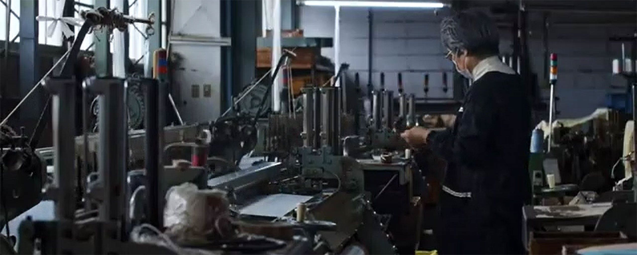 工場の織機の様子